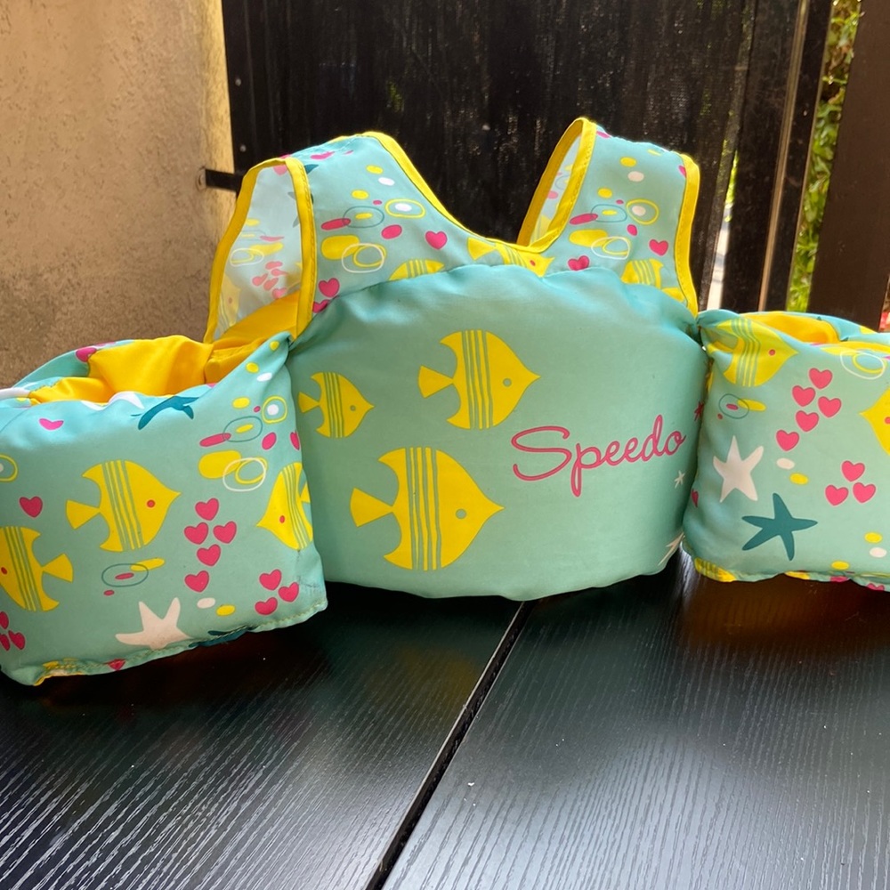 Kids life vest for swimming. 30-50lbs / 14-23kg